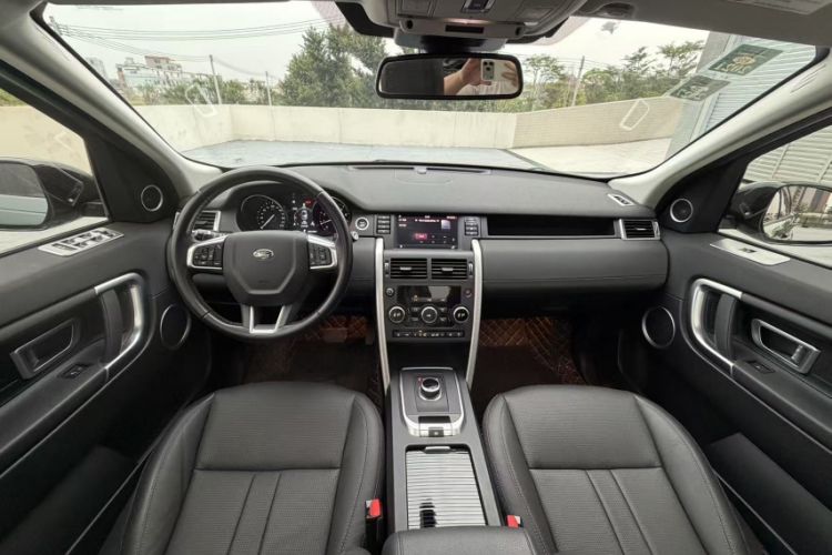 Used Land Rover Discovery Sport 2018 240 PS SE Version Interior 4