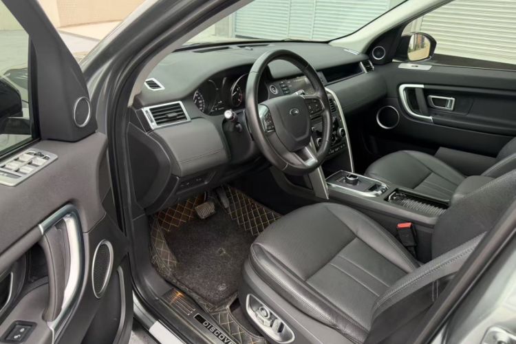 Used Land Rover Discovery Sport 2018 240 PS SE Version Interior 5