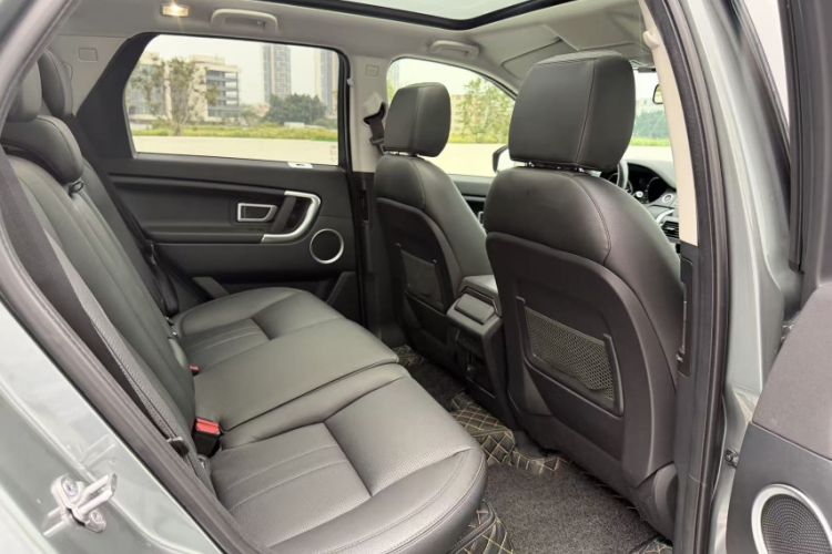 Used Land Rover Discovery Sport 2018 240 PS SE Version Interior 6