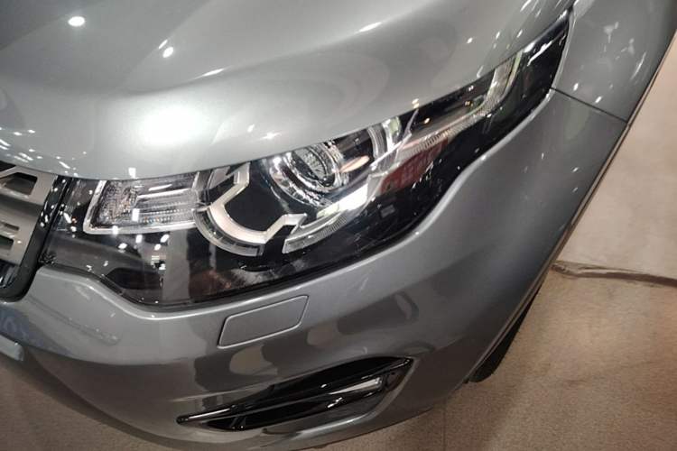 Used Land Rover Discovery Sport 2018 240 PS SE Version Left Front Headlight