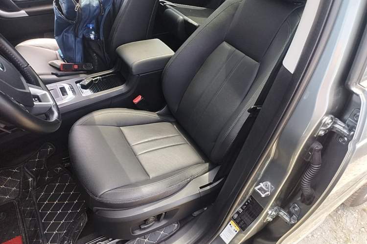 Used Land Rover Discovery Sport 2018 240 PS HSE Version Left Front Seat