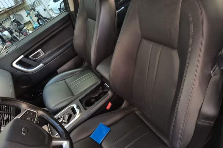 Used Land Rover Discovery Sport 2018 240 PS SE Version Left Front Seat