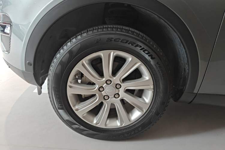 Used Land Rover Discovery Sport 2018 240 PS SE Version Left Front Wheel Hub