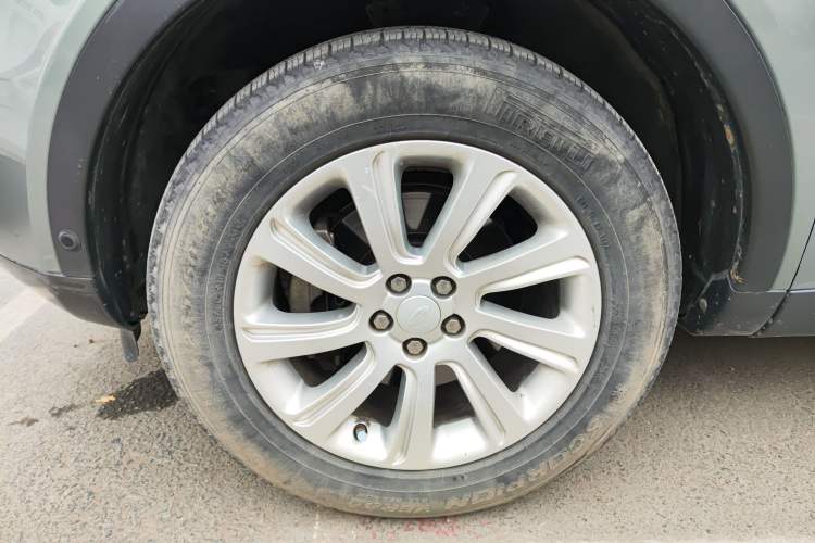 Used Land Rover Discovery Sport 2018 240 PS PURE Edition Left Front Wheel Hub