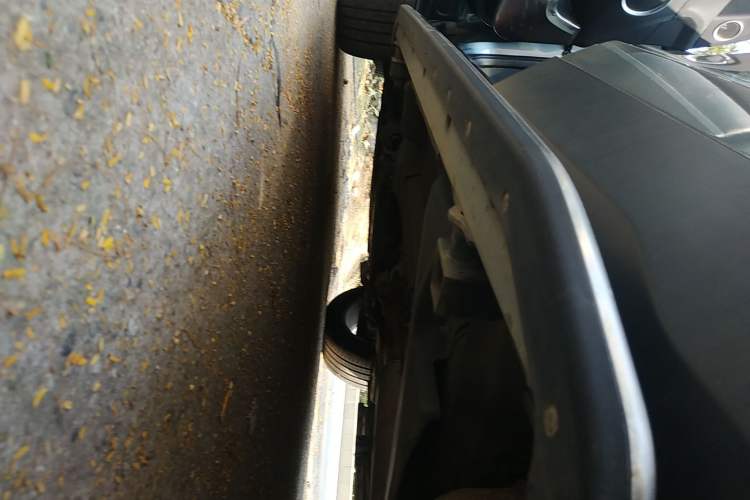 Used Land Rover Discovery Sport 2018 240 PS SE Version Left Side Sill