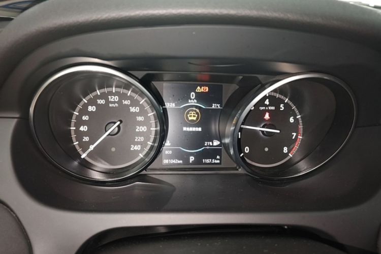 Used Land Rover Discovery Sport 2018 240 PS SE Version Odometer Close Up