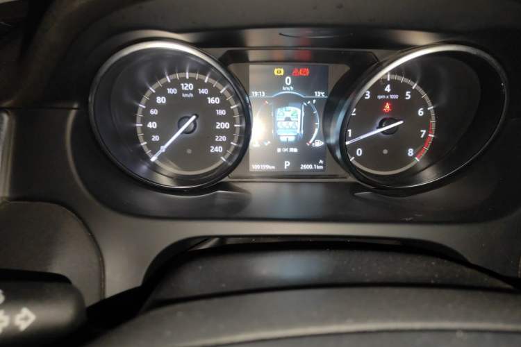 Used Land Rover Discovery Sport 2018 240 PS SE Version Odometer Close Up