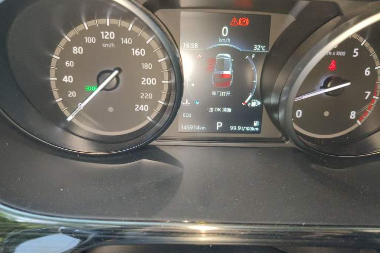 Used Land Rover Discovery Sport 2018 240 PS SE Version Odometer Close Up