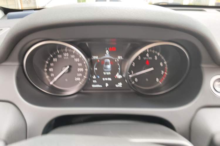 Used Land Rover Discovery Sport 2018 240 PS SE Version Odometer Close Up