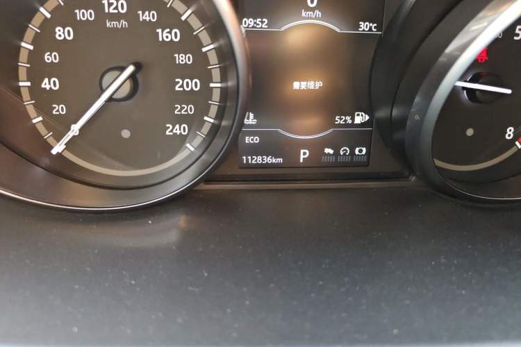 Used Land Rover Discovery Sport 2018 240 PS SE Version Odometer Close Up
