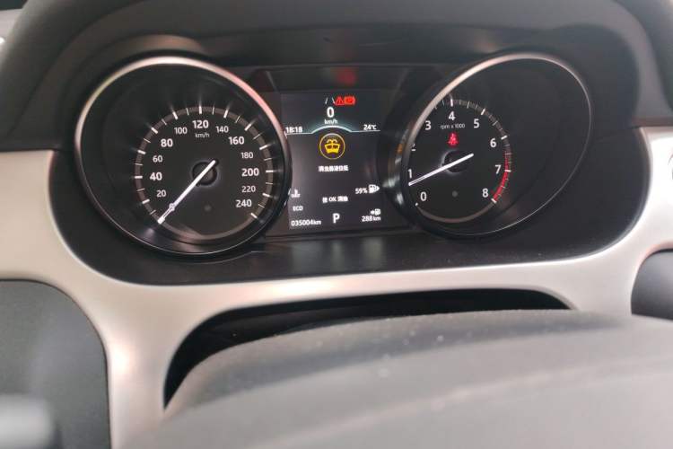 Used Land Rover Discovery Sport 2018 240 PS SE Version Odometer Close Up