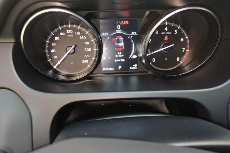 Used Land Rover Discovery Sport 2018 240 PS SE Version Odometer Close Up
