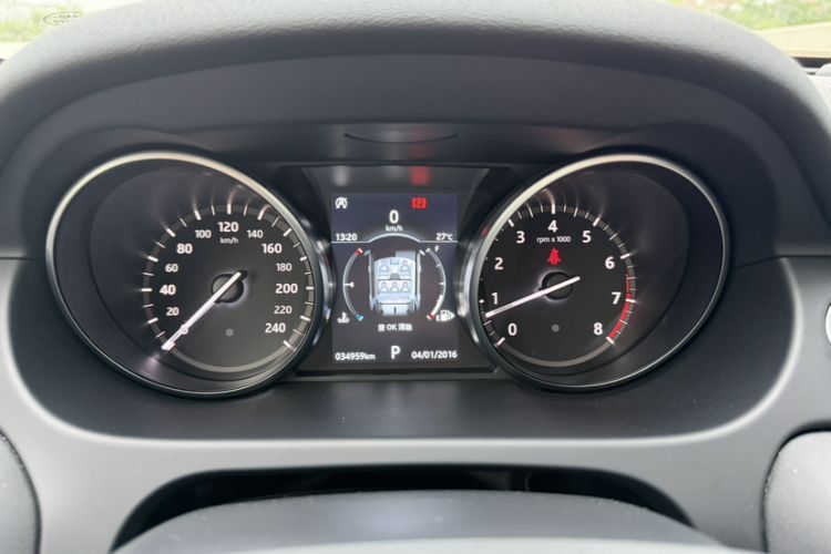 Used Land Rover Discovery Sport 2018 240 PS SE Version Odometer Close Up