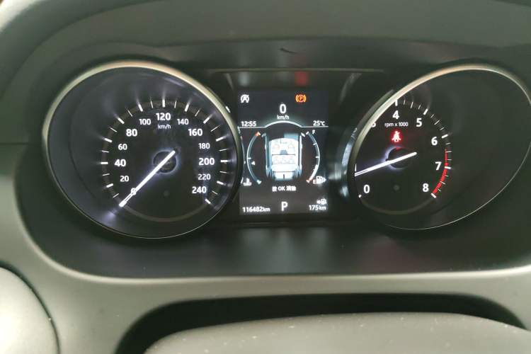 Used Land Rover Discovery Sport 2018 240 PS SE Version Odometer Close Up
