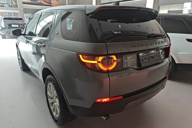 Used Land Rover Discovery Sport 2018 240 PS SE Version Rear Left 45 Deg