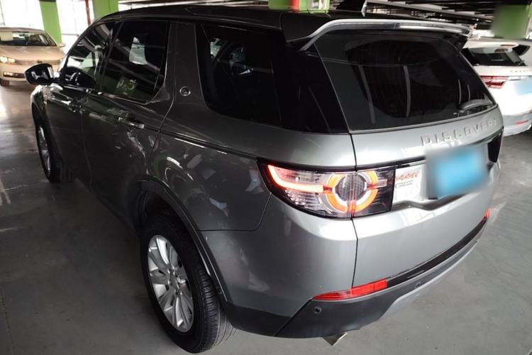 Used Land Rover Discovery Sport 2018 240 PS SE Version Rear Left 45 Deg