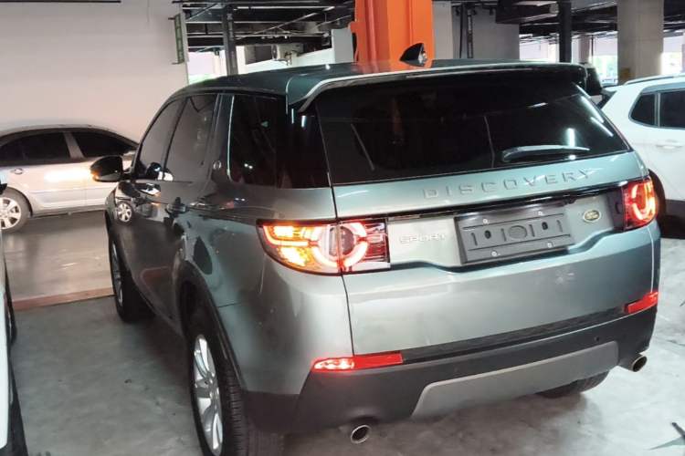 Used Land Rover Discovery Sport 2018 240 PS SE Version Rear Left 45 Deg