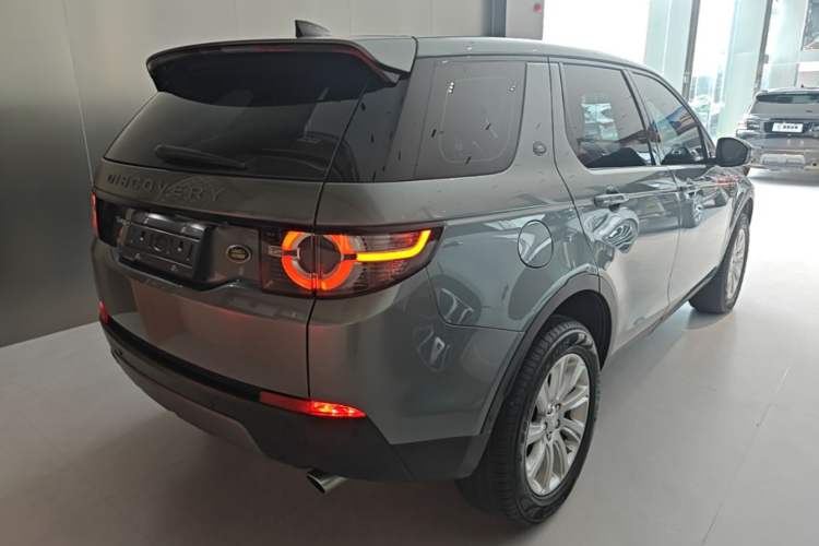 Used Land Rover Discovery Sport 2018 240 PS SE Version Rear Right 45 Deg