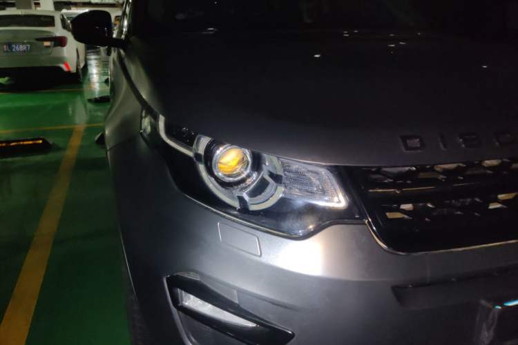 Used Land Rover Discovery Sport 2018 240 PS SE Version Right Front Headlight