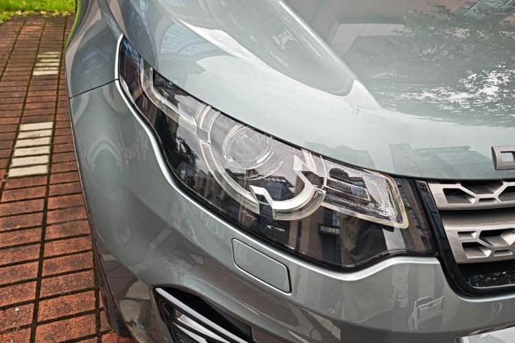 Used Land Rover Discovery Sport 2018 240 PS SE Version Right Front Headlight