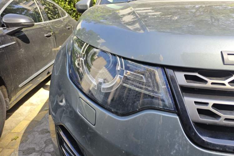 Used Land Rover Discovery Sport 2018 240 PS SE Version Right Front Headlight