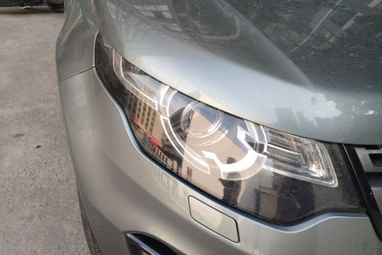 Used Land Rover Discovery Sport 2018 240 PS SE Version Right Front Headlight