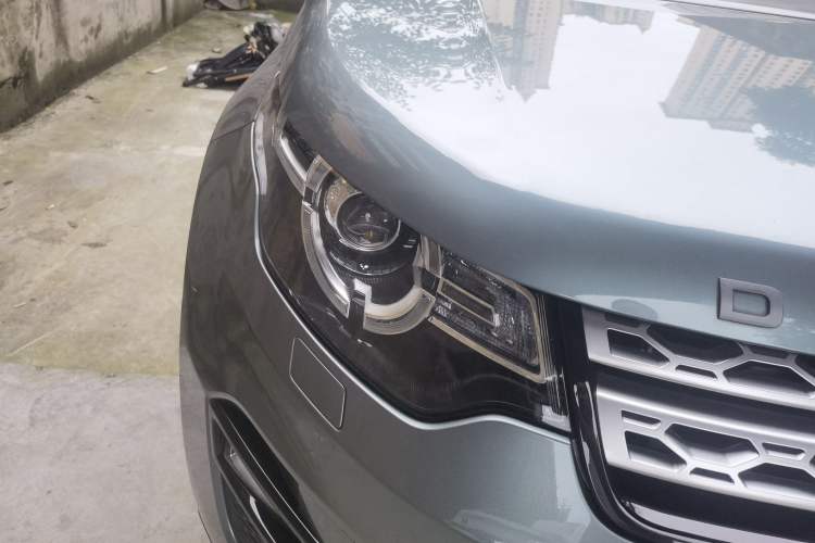 Used Land Rover Discovery Sport 2018 240 PS HSE Version Right Front Headlight