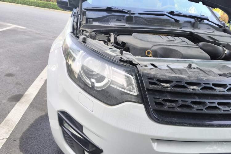 Used Land Rover Discovery Sport 2018 240 PS SE Version Right Front Headlight