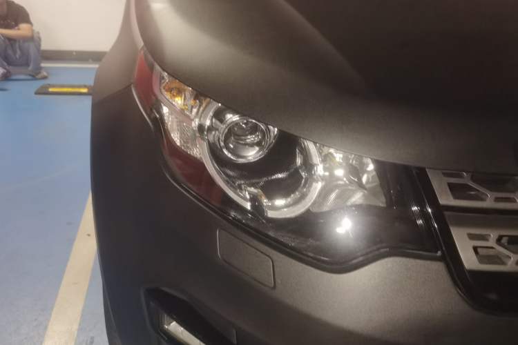 Used Land Rover Discovery Sport 2018 200 PS PURE Edition Right Front Headlight