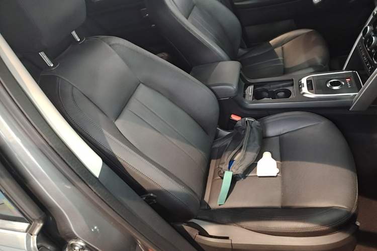 Used Land Rover Discovery Sport 2018 240 PS SE Version Right Front Seat
