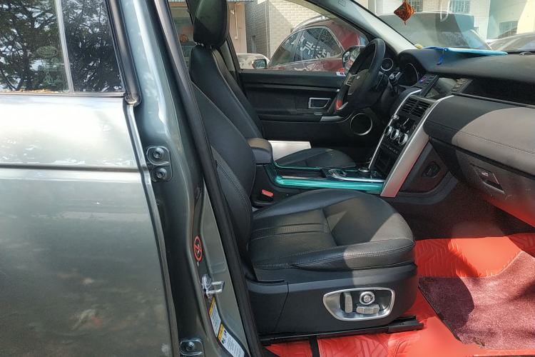 Used Land Rover Discovery Sport 2018 240 PS SE Version Right Front Seat