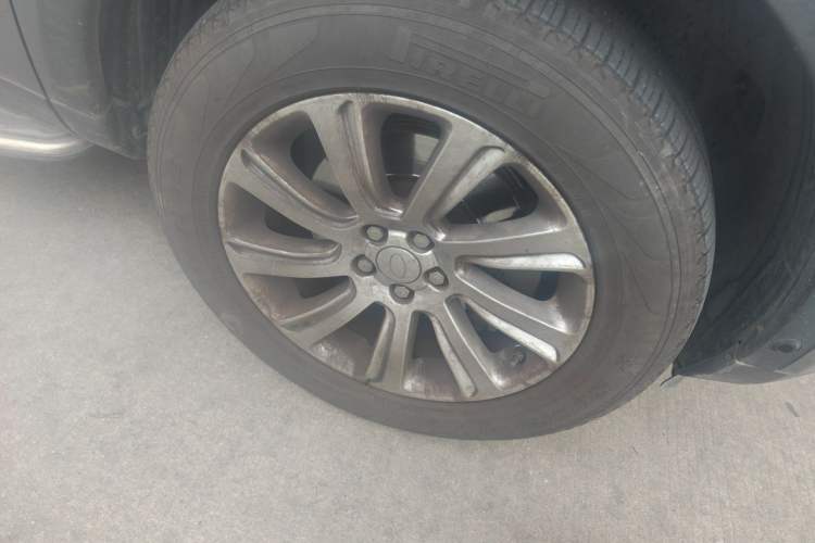 Used Land Rover Discovery Sport 2018 240 PS SE Version Right Front Wheel Hub