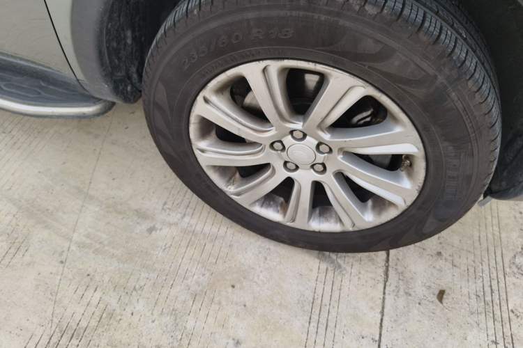 Used Land Rover Discovery Sport 2018 240 PS SE Version Right Front Wheel Hub