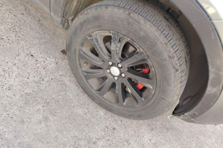 Used Land Rover Discovery Sport 2018 240 PS SE Version Right Front Wheel Hub