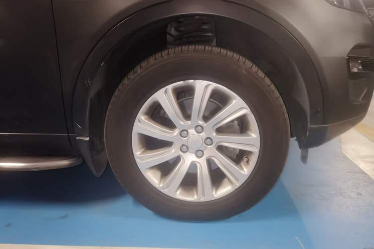 Used Land Rover Discovery Sport 2018 200 PS PURE Edition Right Front Wheel Hub