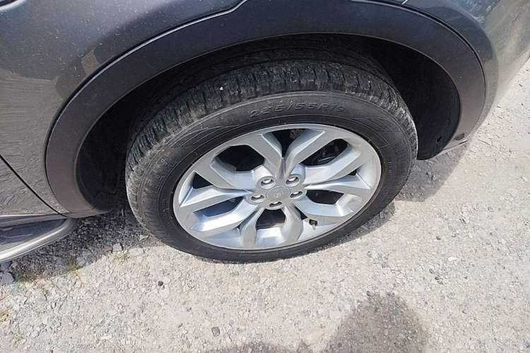 Used Land Rover Discovery Sport 2018 240 PS HSE Version Right Rear Wheel Hub