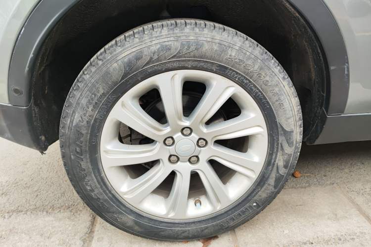 Used Land Rover Discovery Sport 2018 240 PS PURE Edition Right Rear Wheel Hub