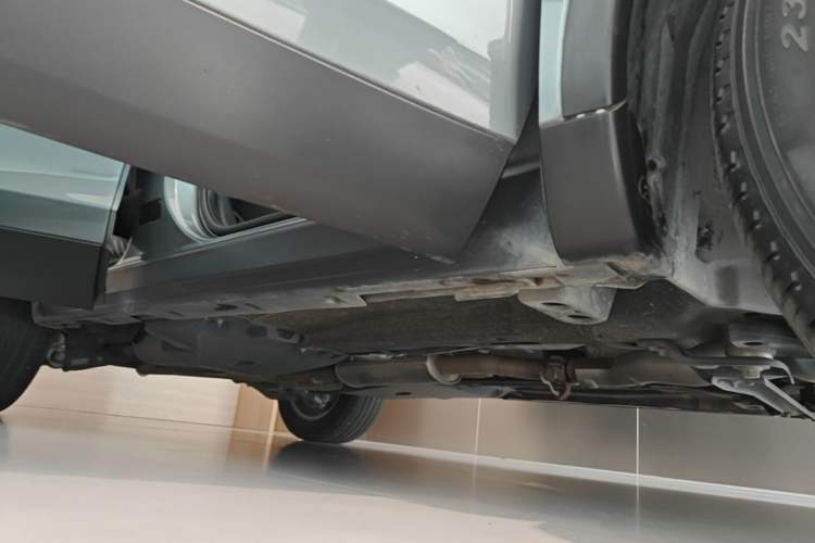 Used Land Rover Discovery Sport 2018 240 PS SE Version Right Side Sill