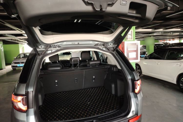 Used Land Rover Discovery Sport 2018 240 PS SE Version Trunk