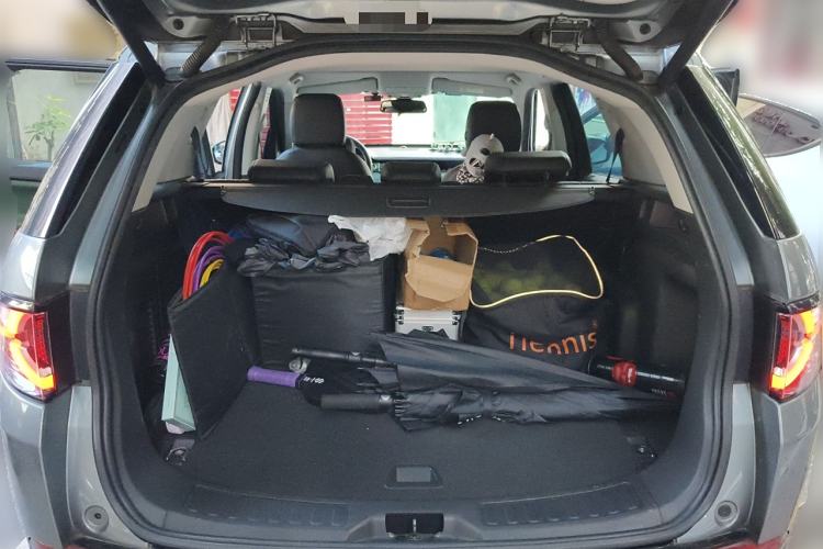 Used Land Rover Discovery Sport 2018 240 PS SE Version Trunk