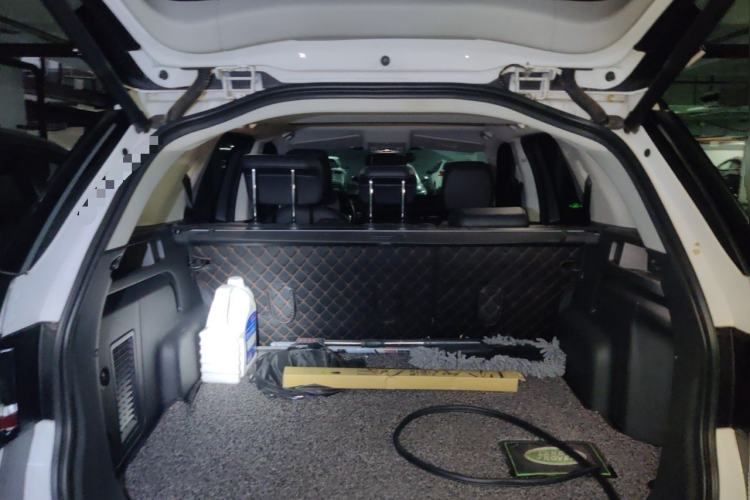 Used Land Rover Discovery Sport 2018 240 PS SE Version Trunk