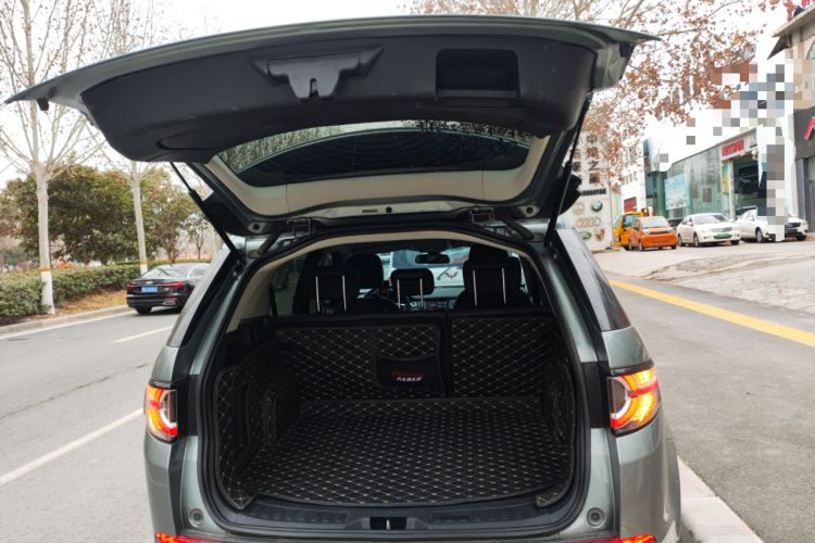 Used Land Rover Discovery Sport 2018 240 PS PURE Edition Trunk