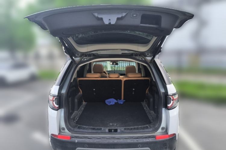 Used Land Rover Discovery Sport 2018 240 PS SE Version Trunk