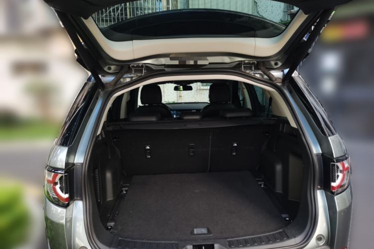 Used Land Rover Discovery Sport 2018 240 PS SE Version Trunk