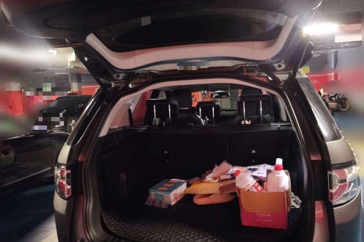 Used Land Rover Discovery Sport 2018 200 PS PURE Edition Trunk