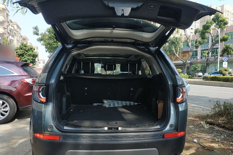 Used Land Rover Discovery Sport 2018 240 PS SE Version Trunk