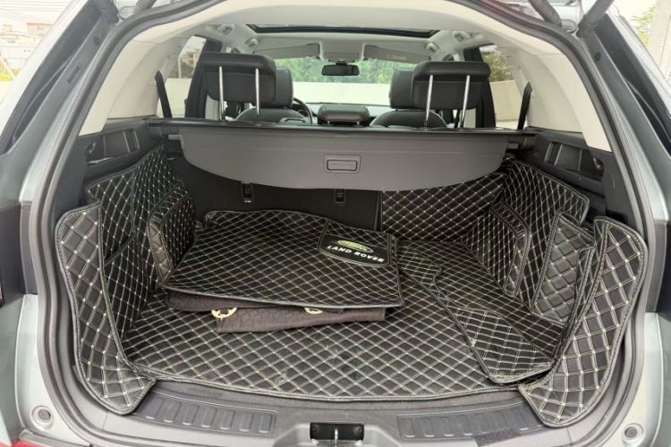Used Land Rover Discovery Sport 2018 240 PS SE Version Trunk