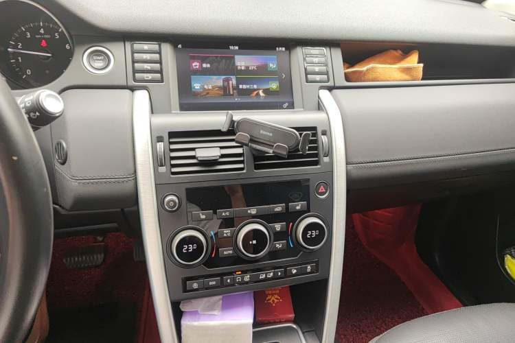 Used Land Rover Discovery Sport 2018 240 PS HSE Version Audio And AC Panel