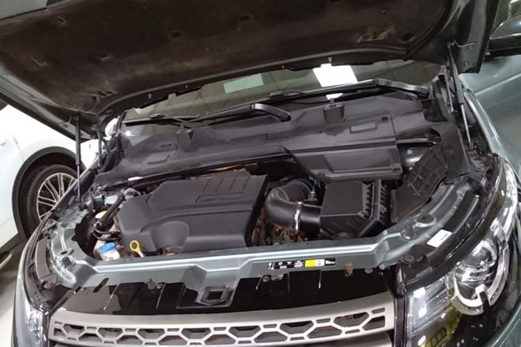 Used Land Rover Discovery Sport 2018 240 PS SE Version Engine Bay