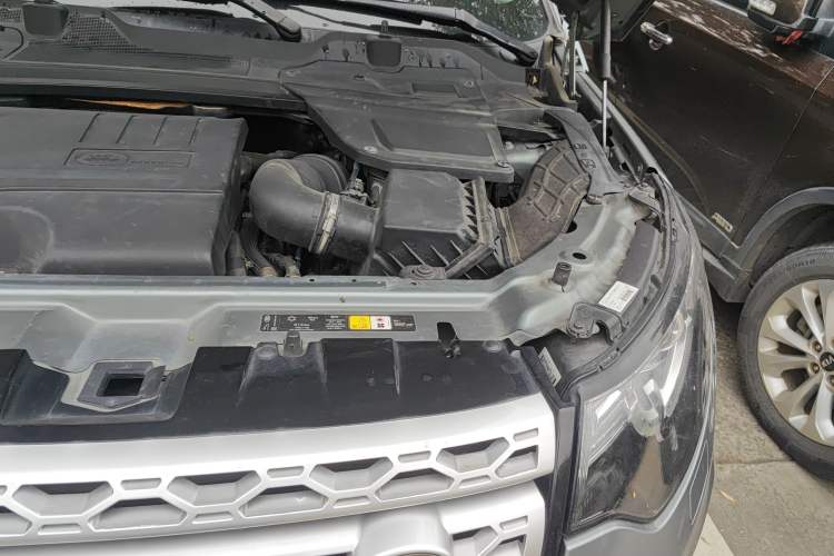 Used Land Rover Discovery Sport 2018 240 PS HSE Version Engine Bay Left